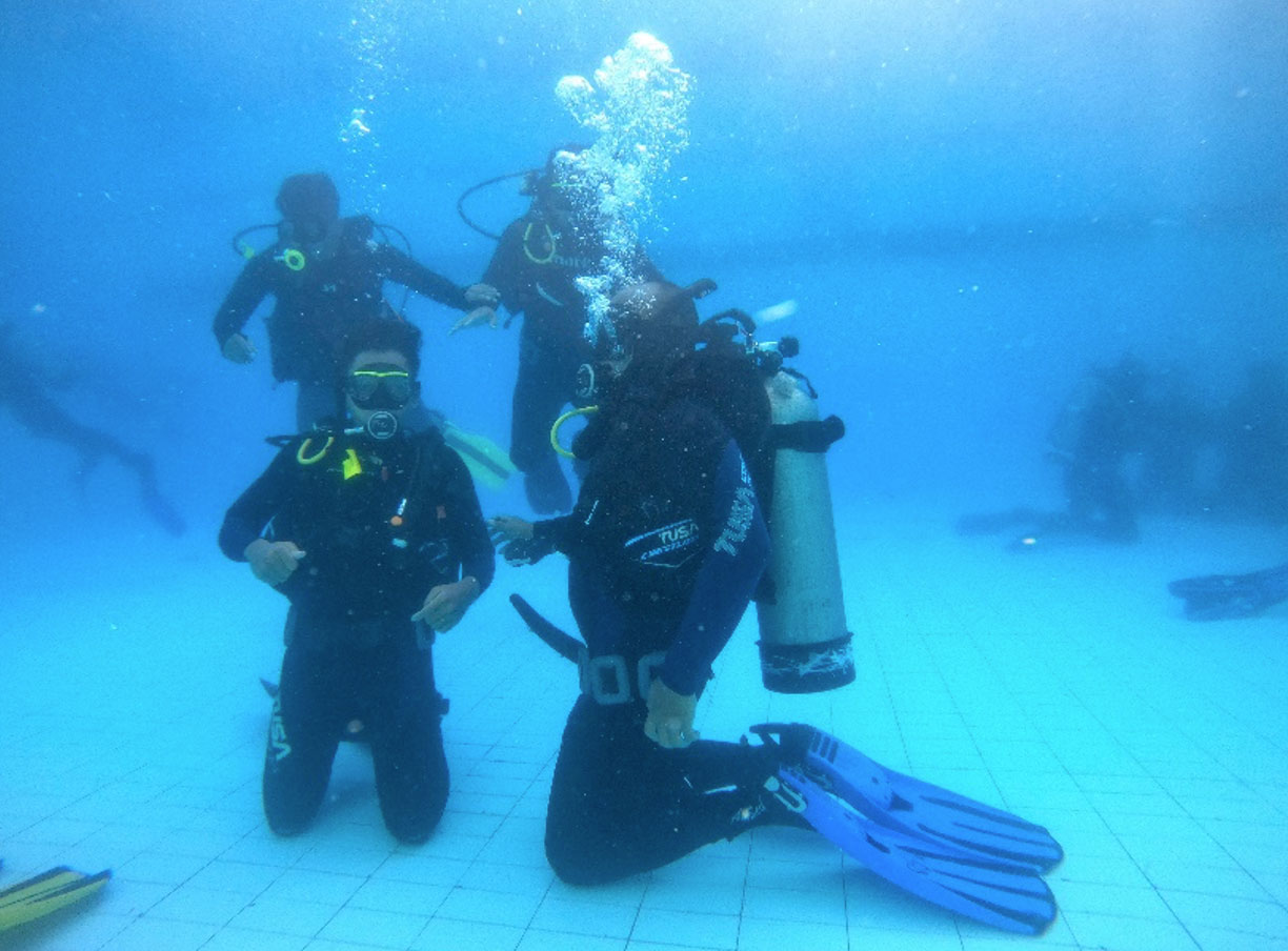 Diving training in pool
