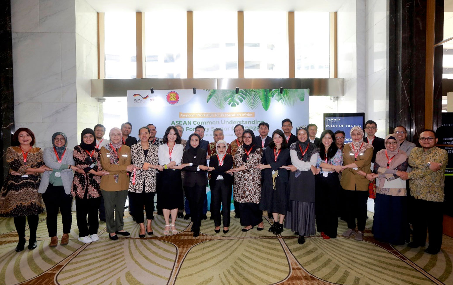 Online and onsite participants of the “Regional Workshop for the Preparation of the ASEAN Common Understanding on Forestry Sector for COP28" on 12-13 September in Jakarta.