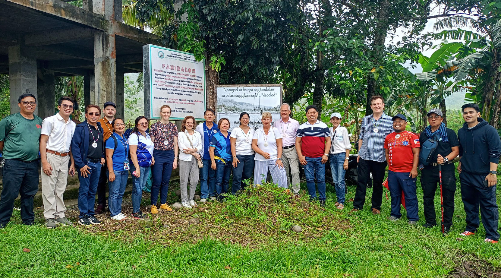 German Ambassador Andreas Pfaffernoschke poses for a photo with the GIZ E4DR Project Team, NEDA VIII, and local government officials and key employees of Saint Bernard, Southern Leyte